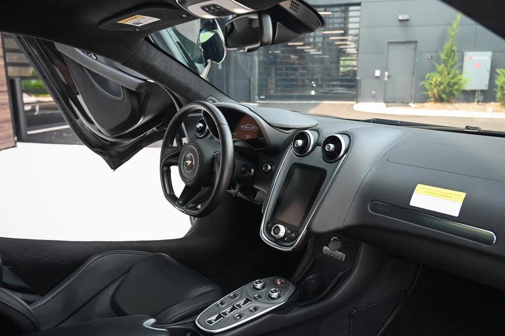 2025 McLaren GT - Image 28 of 29