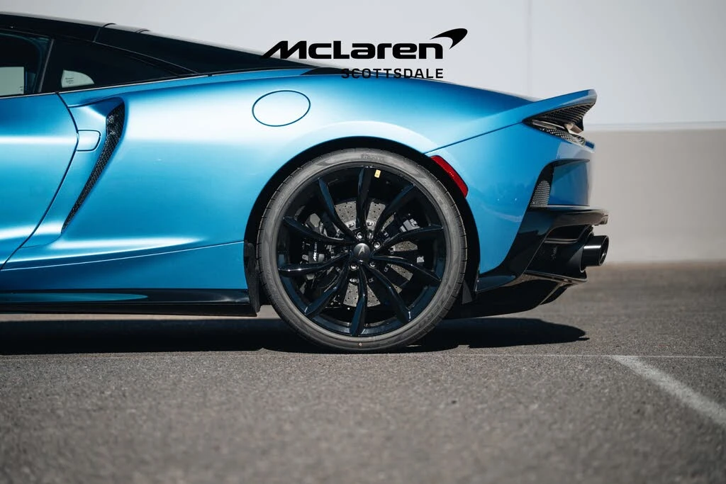2025 McLaren GT - Image 17 of 31