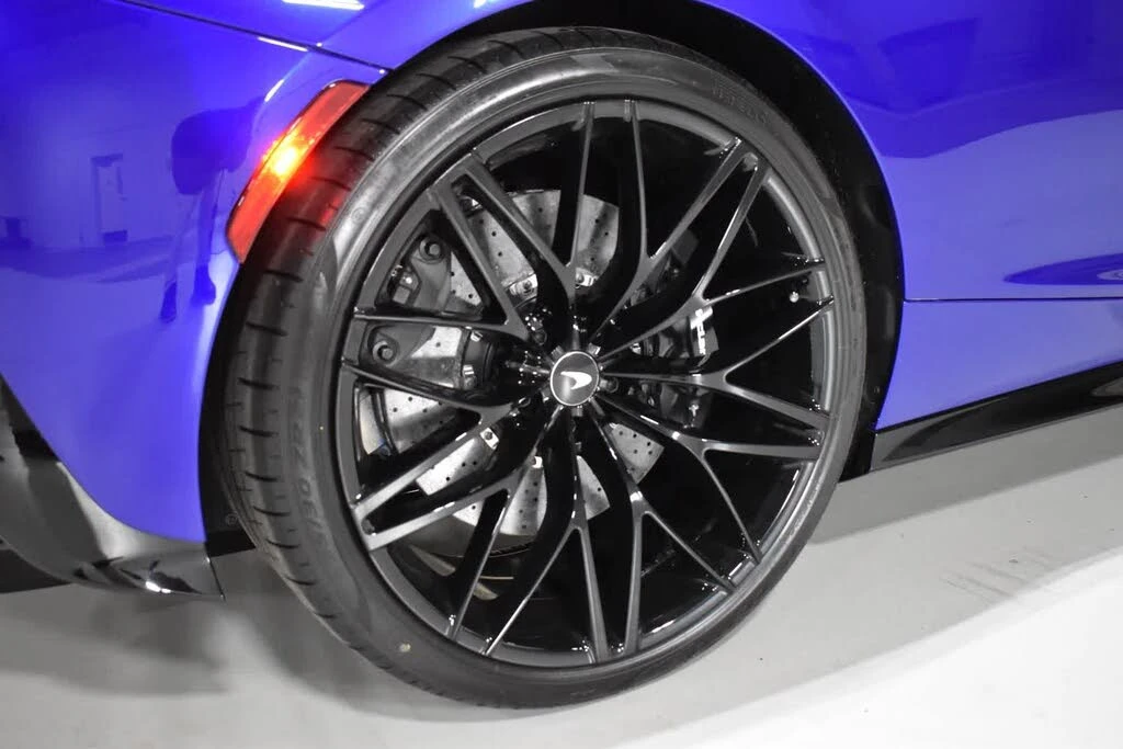 2025 McLaren GT - Image 5 of 31