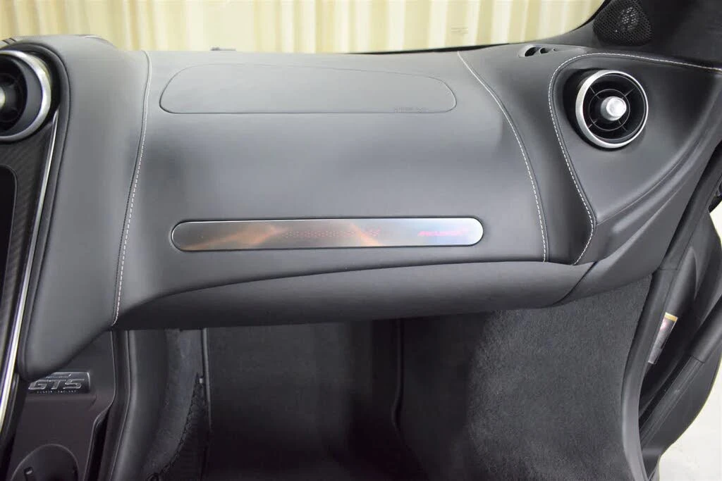 2025 McLaren GT - Image 16 of 31