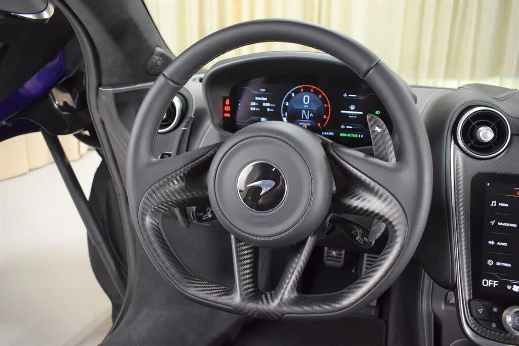 2025 McLaren GT - Image 17 of 31