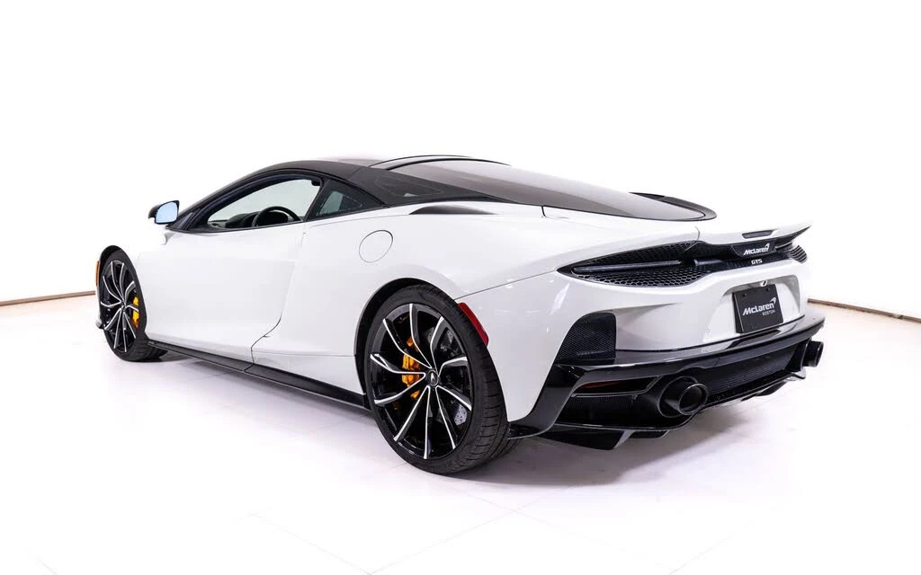 2025 McLaren GT - Image 3 of 24