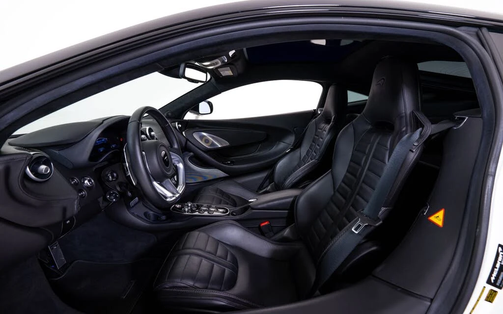 2025 McLaren GT - Image 19 of 24