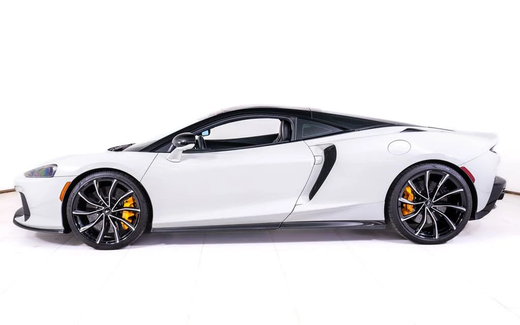 2025 McLaren GT - Image 2 of 24