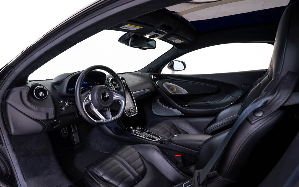 2025 McLaren GT - Image 18 of 24
