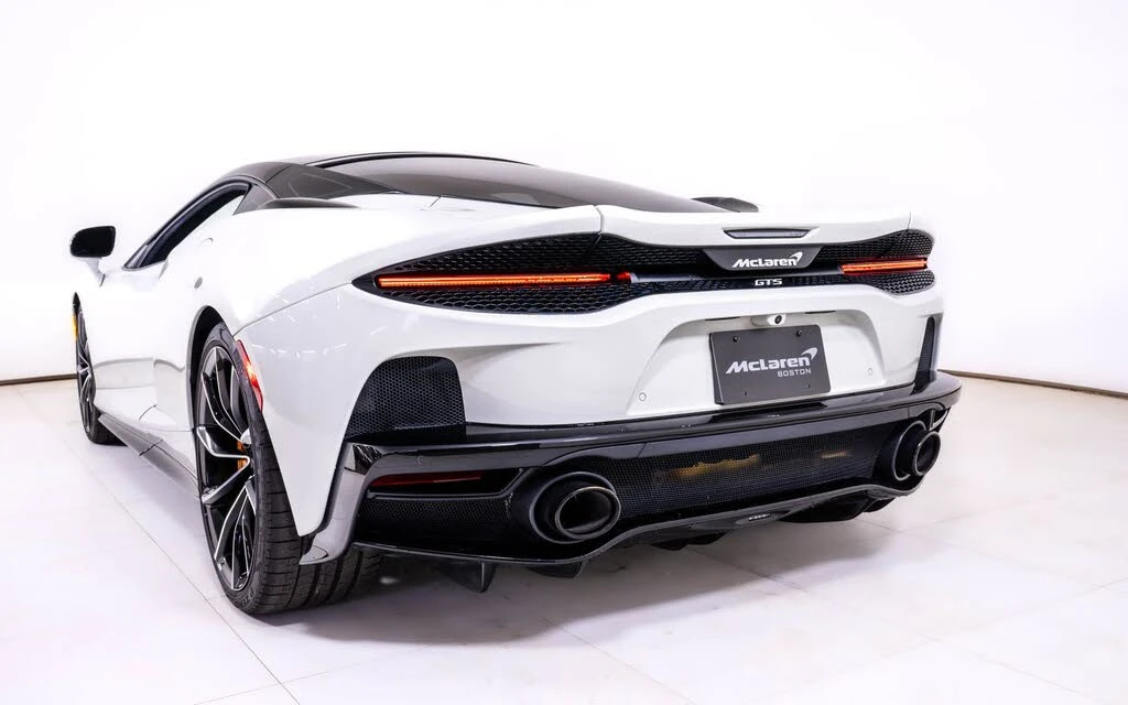 2025 McLaren GT - Image 11 of 24