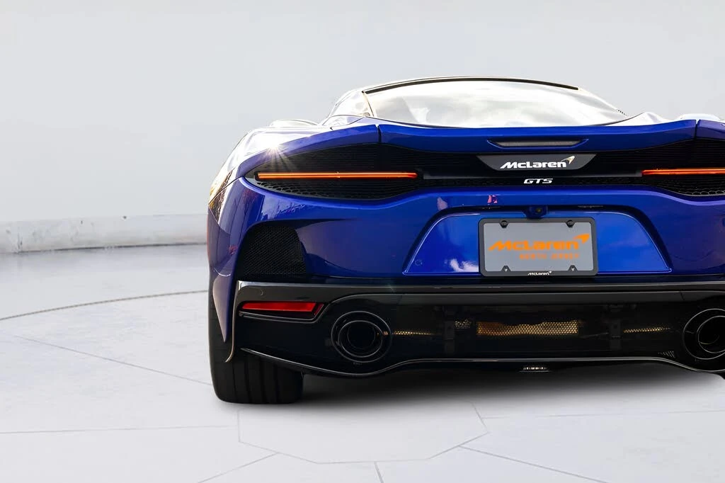 2025 McLaren GT - Image 21 of 31