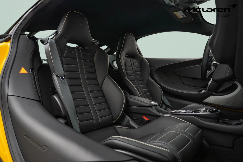 2025 McLaren GT - Image 14 of 29