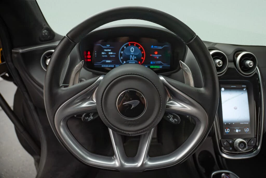 2025 McLaren GT - Image 25 of 29