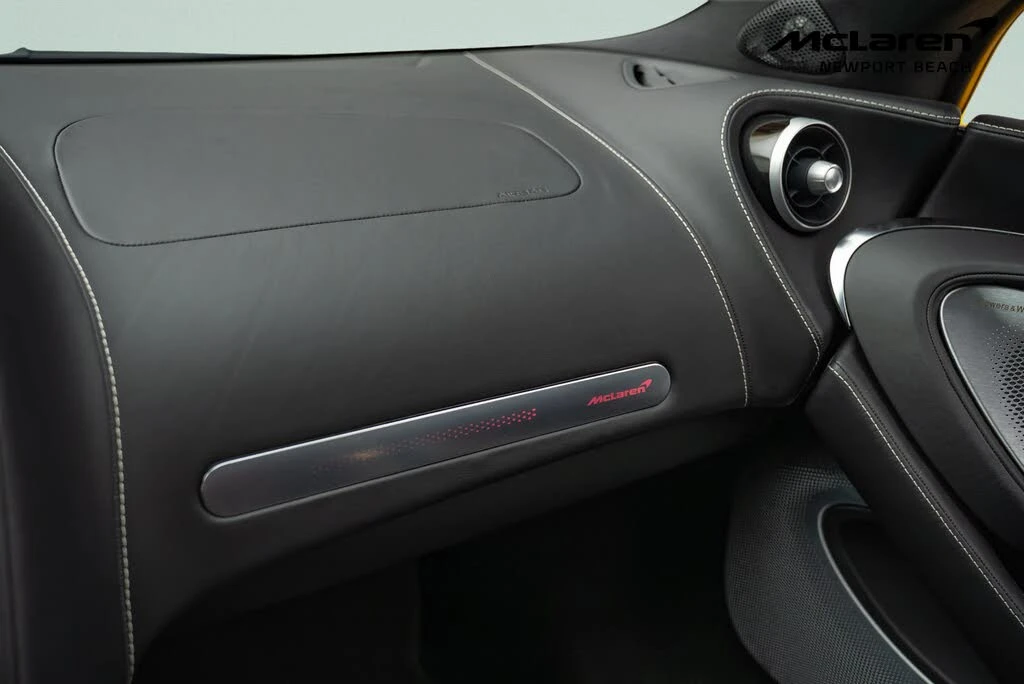2025 McLaren GT - Image 13 of 23