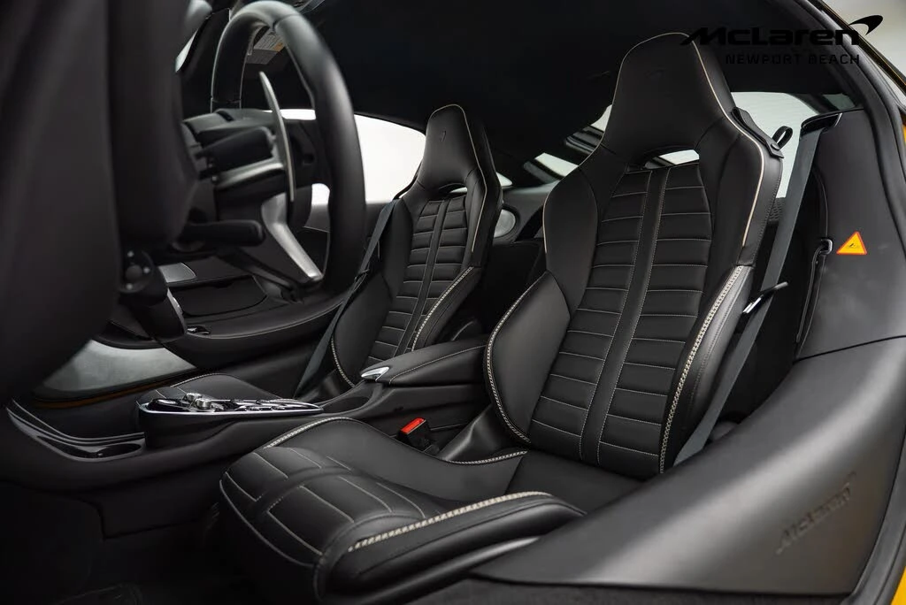2025 McLaren GT - Image 9 of 23