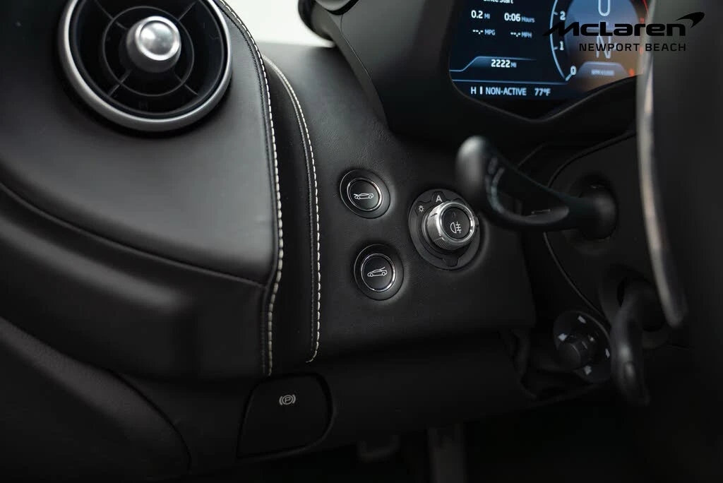 2025 McLaren GT - Image 17 of 29