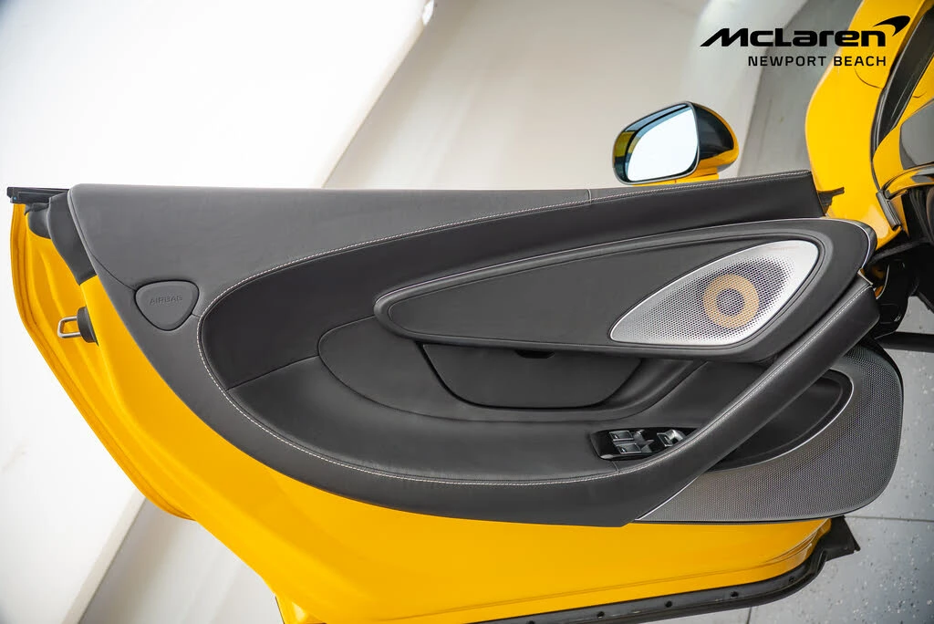 2025 McLaren GT - Image 21 of 29