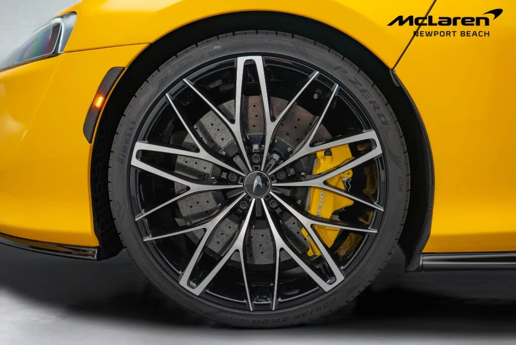 2025 McLaren GT - Image 22 of 23