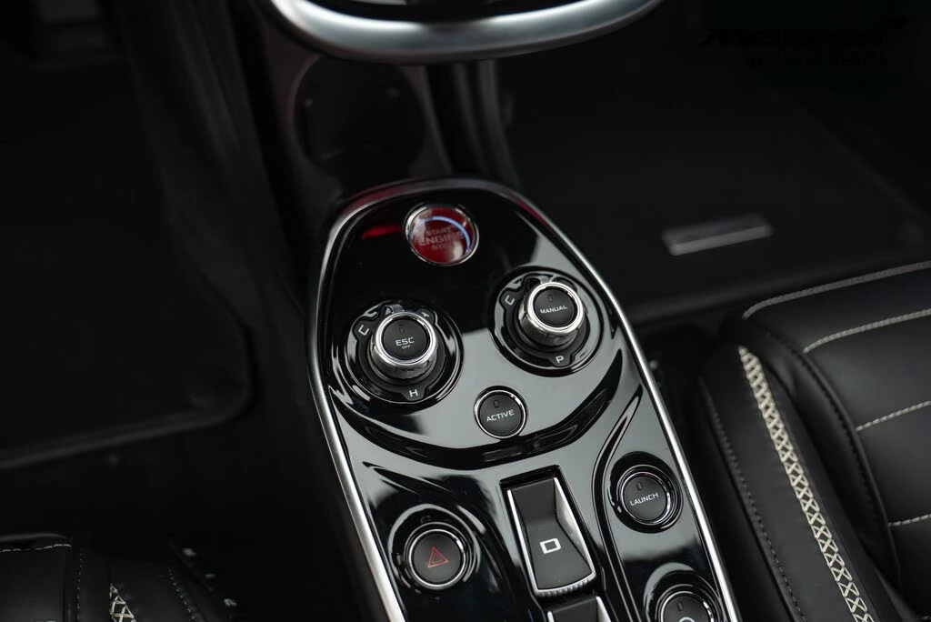 2025 McLaren GT - Image 19 of 29