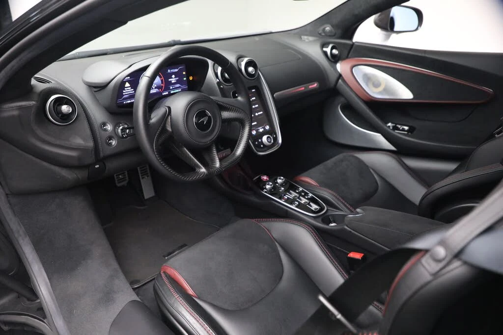 2025 McLaren GT - Image 22 of 31
