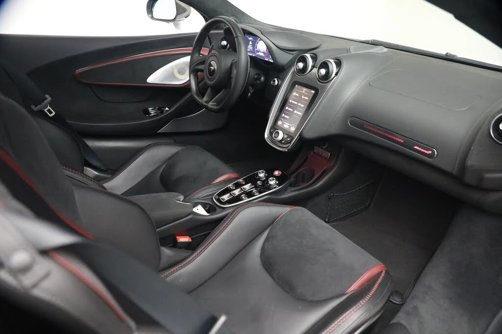 2025 McLaren GT - Image 25 of 31