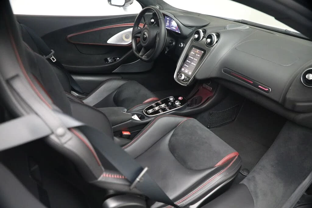 2025 McLaren GT - Image 26 of 31