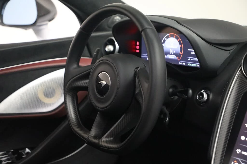 2025 McLaren GT - Image 27 of 31