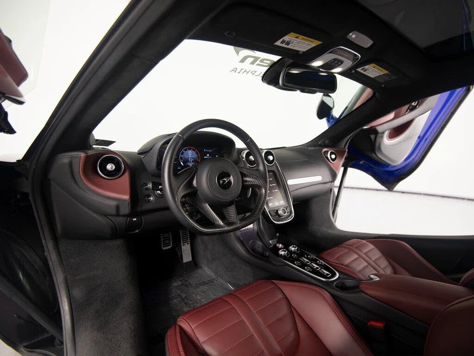 2025 McLaren GT - Image 13 of 31