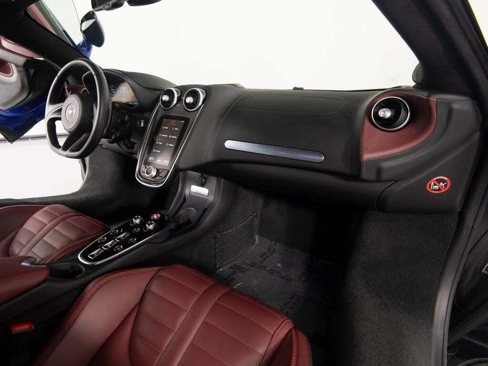 2025 McLaren GT - Image 22 of 31