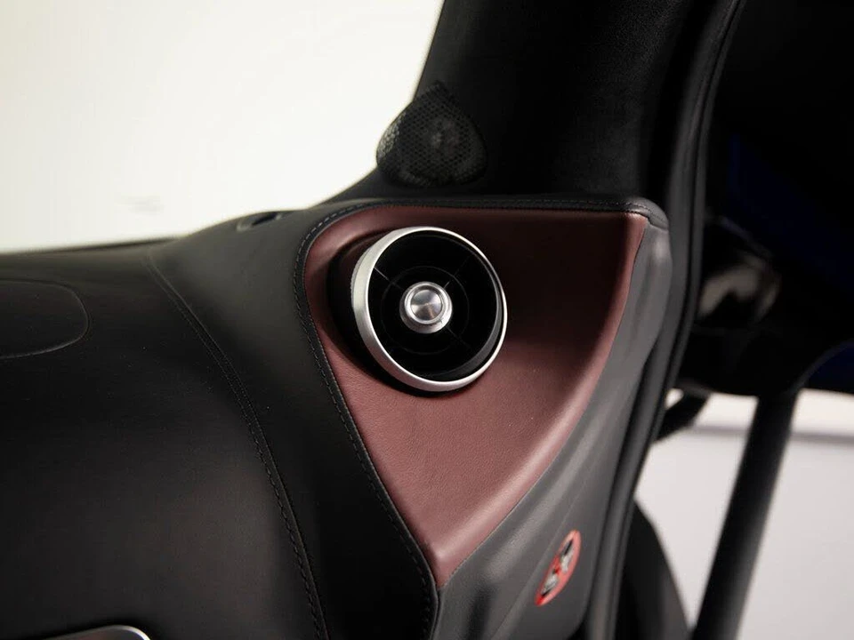 2025 McLaren GT - Image 25 of 31