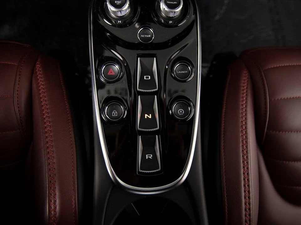 2025 McLaren GT - Image 19 of 31