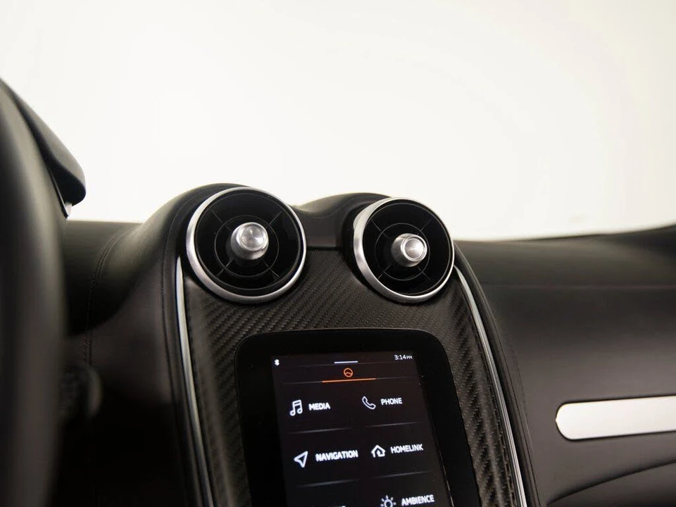2025 McLaren GT - Image 18 of 31