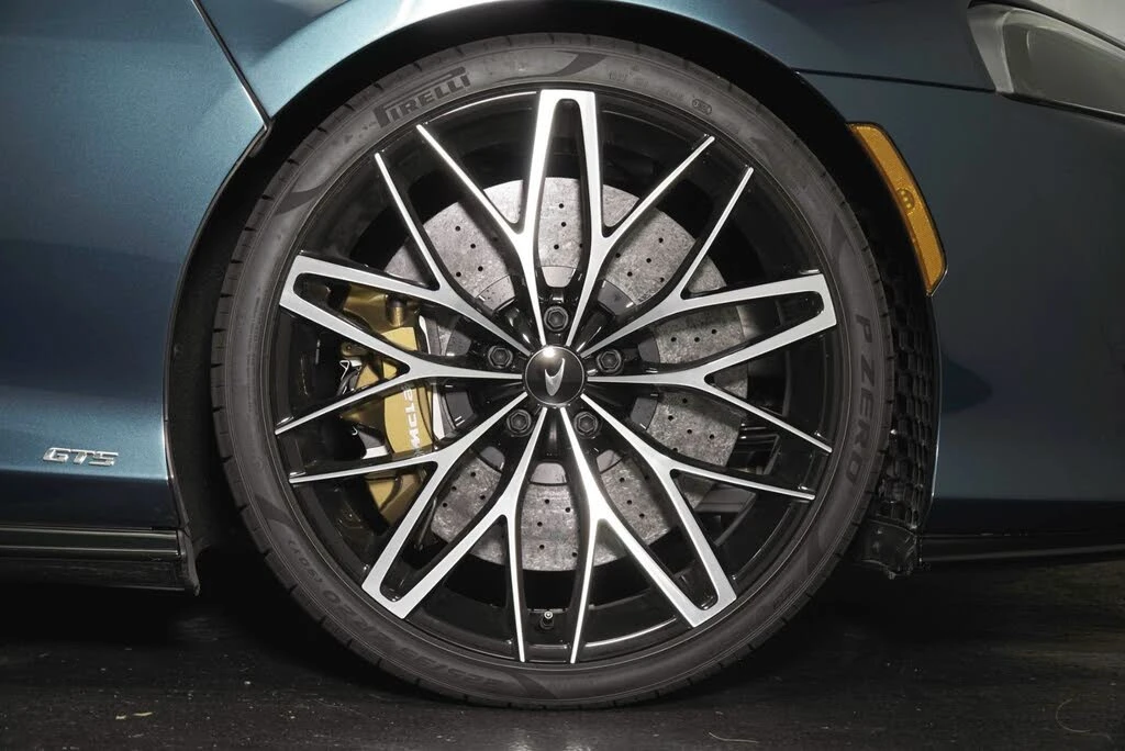 2025 McLaren GT - Image 4 of 31