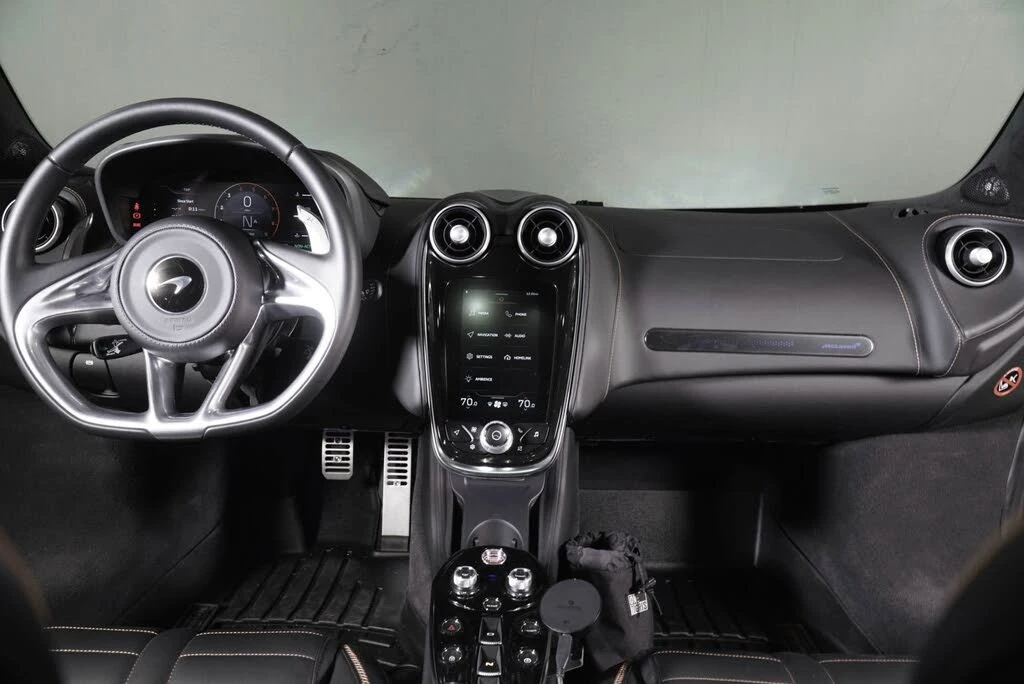 2025 McLaren GT - Image 10 of 31