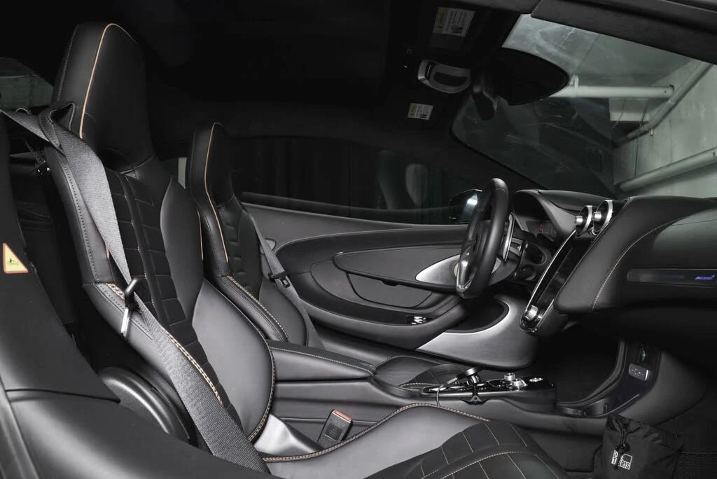 2025 McLaren GT - Image 12 of 31