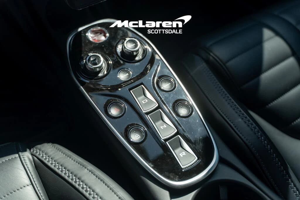 2025 McLaren GT - Image 16 of 31
