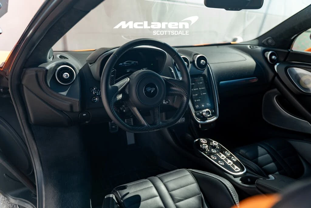 2025 McLaren GT - Image 13 of 31