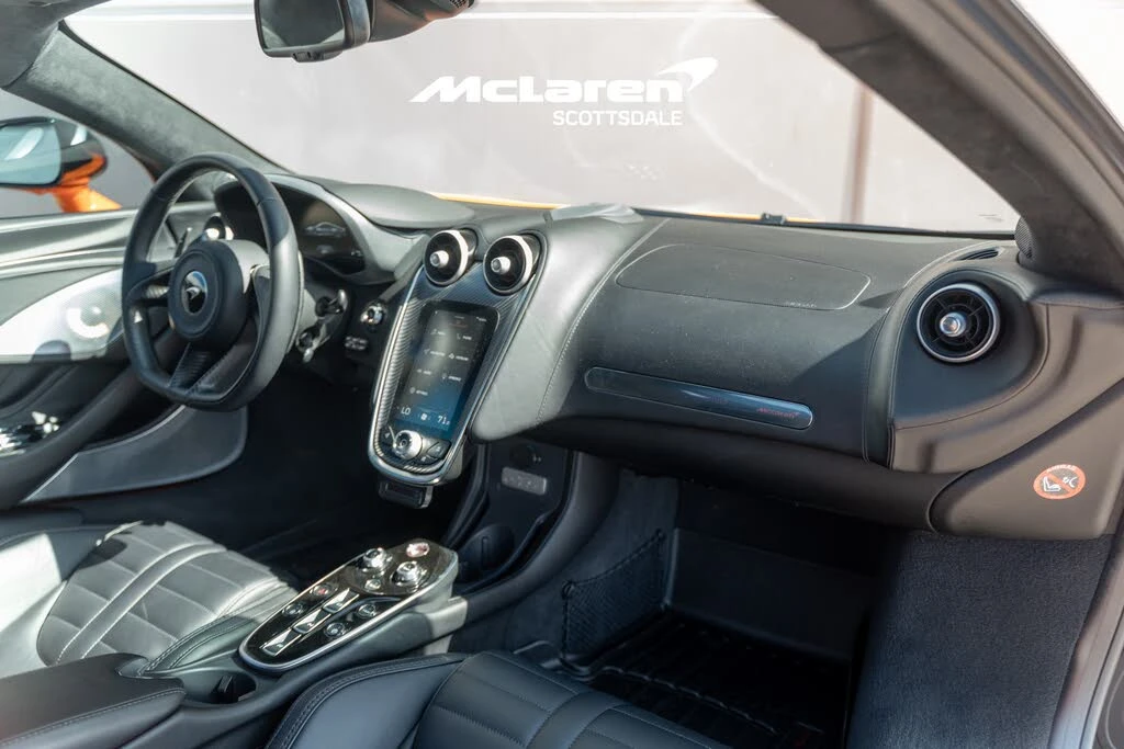 2025 McLaren GT - Image 17 of 31