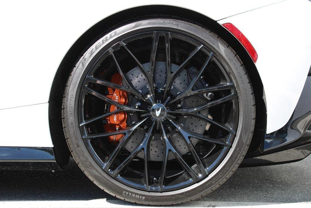 2025 McLaren GT - Image 9 of 31