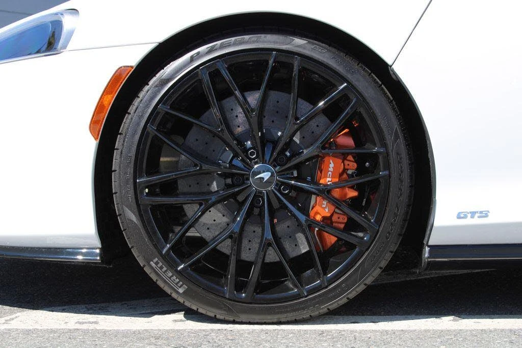 2025 McLaren GT - Image 10 of 31