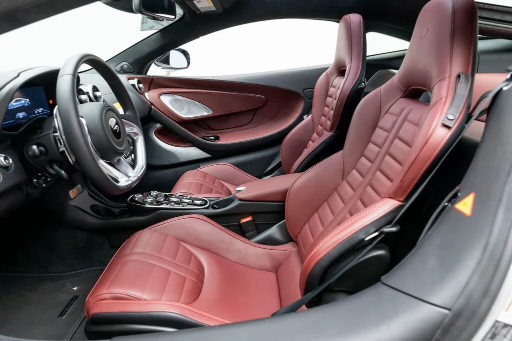 2025 McLaren GT - Image 10 of 31