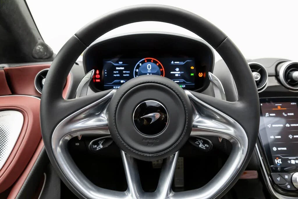 2025 McLaren GT - Image 14 of 31