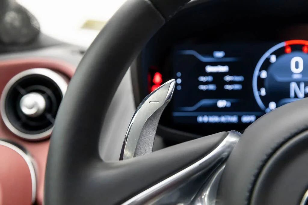 2025 McLaren GT - Image 26 of 31