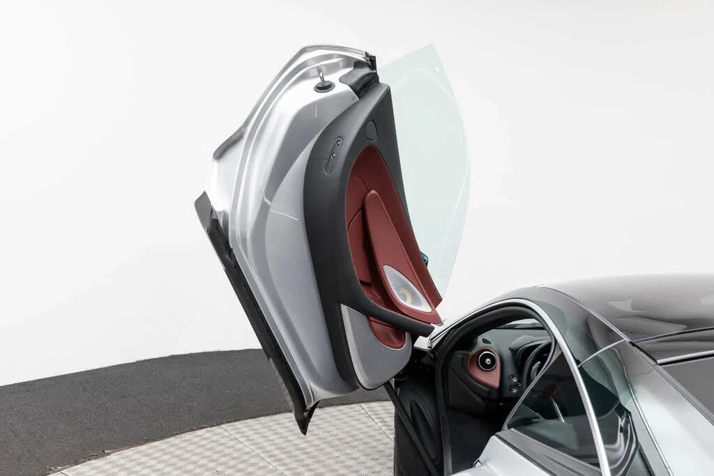 2025 McLaren GT - Image 22 of 31