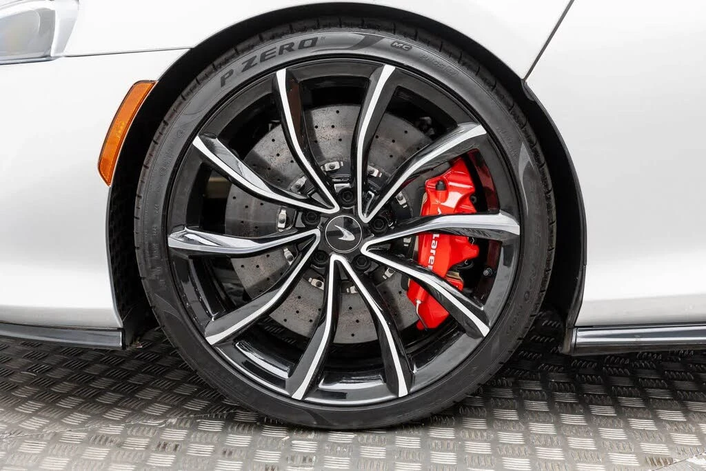 2025 McLaren GT - Image 8 of 31