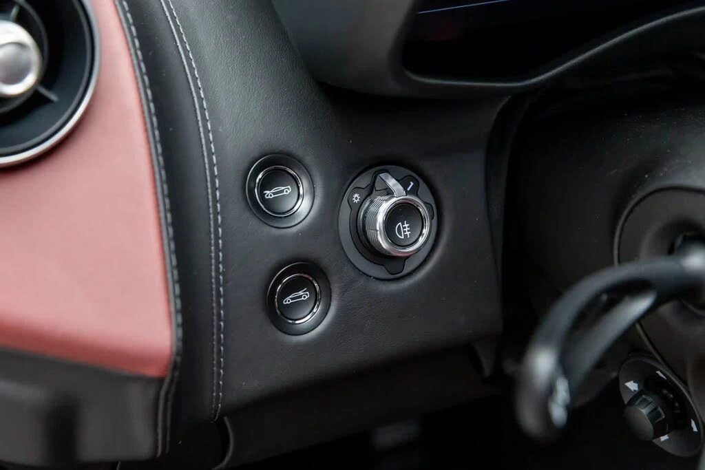 2025 McLaren GT - Image 25 of 31