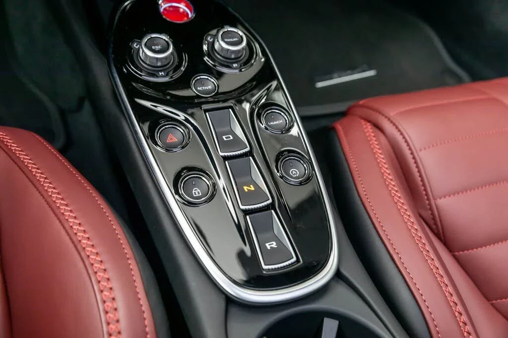 2025 McLaren GT - Image 16 of 31