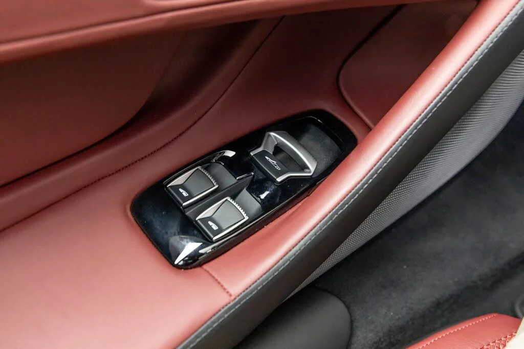2025 McLaren GT - Image 29 of 31