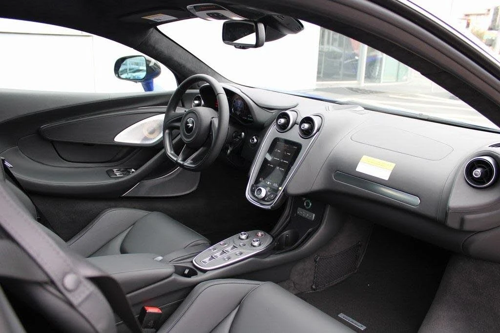 2025 McLaren GT - Image 4 of 31