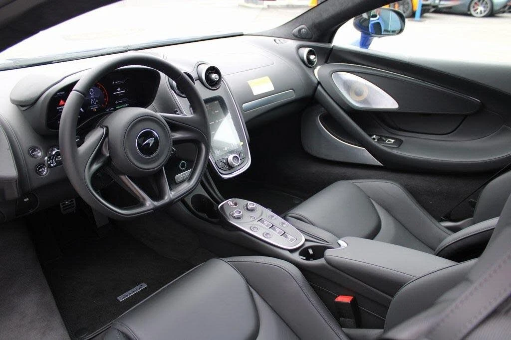 2025 McLaren GT - Image 30 of 31