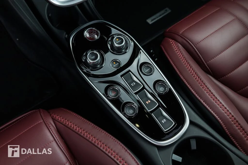 2025 McLaren GT - Image 28 of 31
