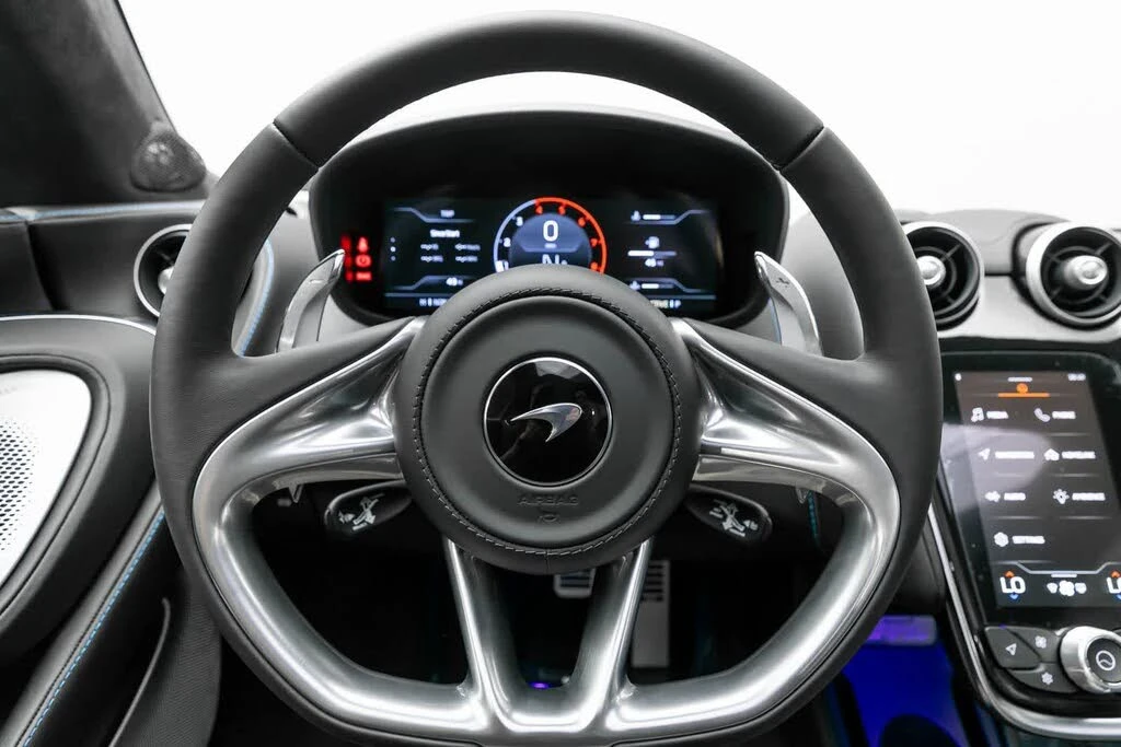 2025 McLaren GT - Image 13 of 31