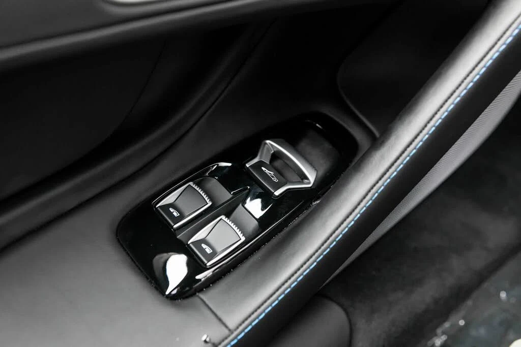 2025 McLaren GT - Image 28 of 31