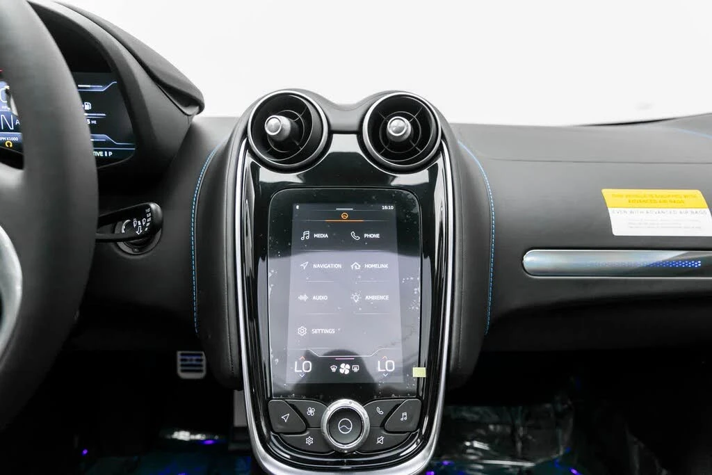 2025 McLaren GT - Image 10 of 31
